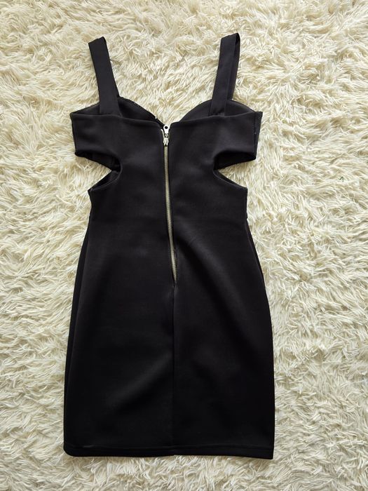 Къса черна рокля