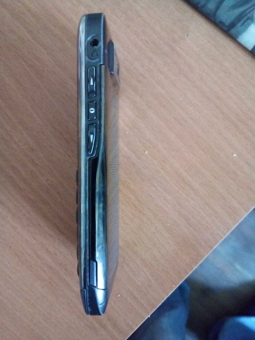 Телефон сотовый nokia E 71 оригинал продам