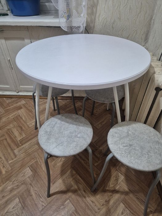 Продам стол, стулья