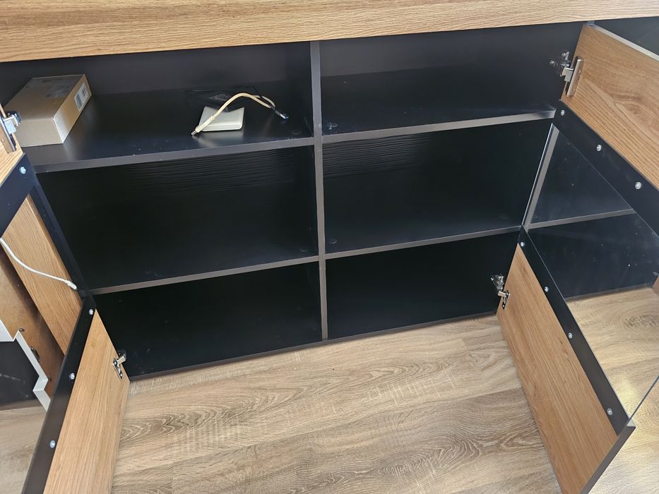 Тв шкаф висок в комплект с етажерка