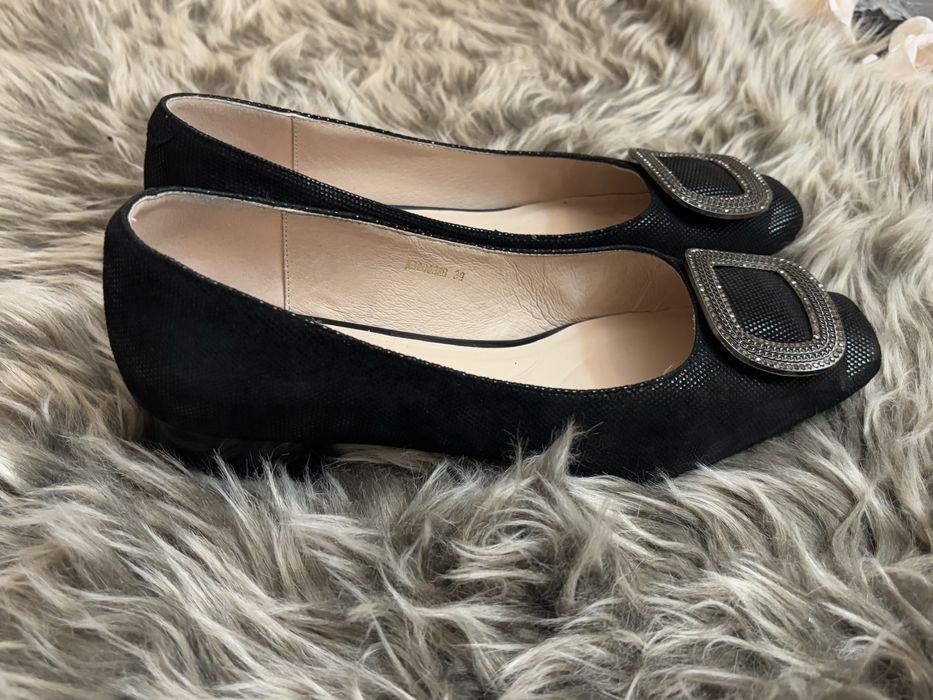 Pantofi din piele cu accesoriu argintiu