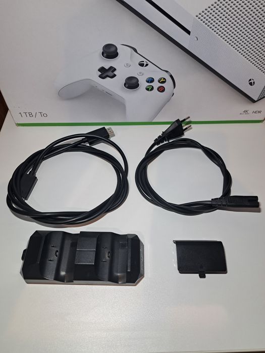 Xbox one s 1tb cu controller+3 jocuri