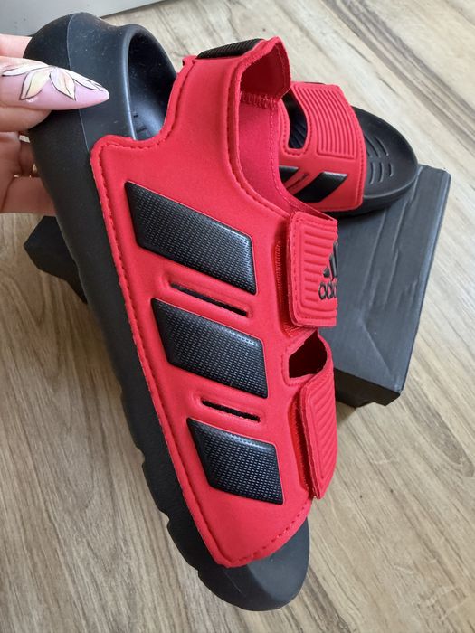 Оригинални нови юношески сандали adidas Altaswim 2.0 ! 33 н