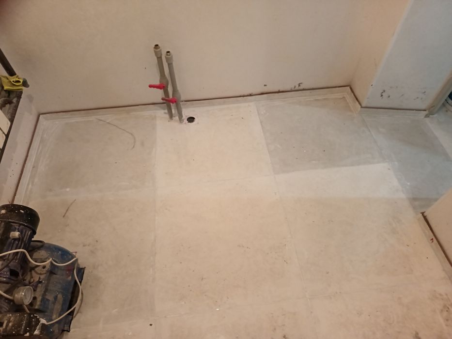 Кафельщик кафель жабыстырамыз