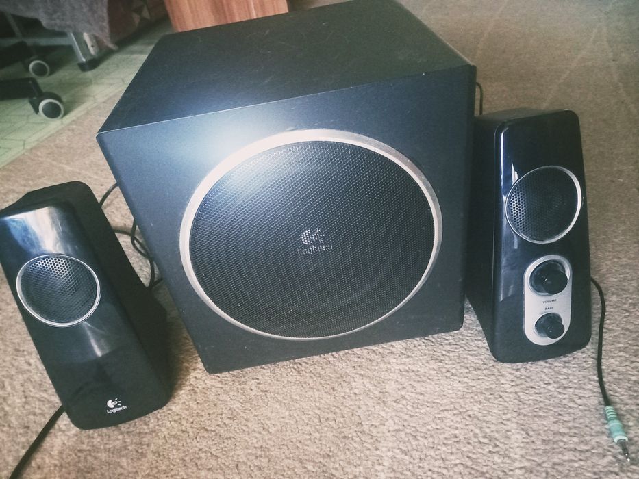 Logitech Озвучителна аудио система с Субуфер и колонки говорители