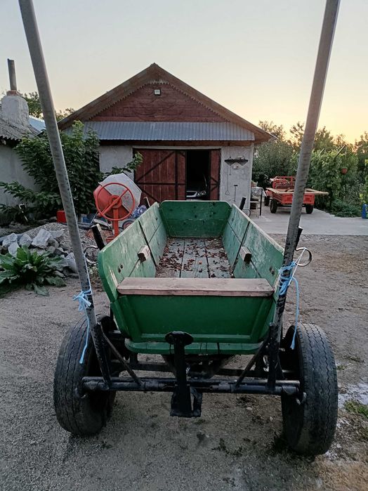 Căruță cu hulube și proțap. Butuci originali de tractor 600/16.