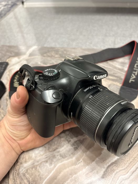Aparat Foto Canon 1100D + obiectiv Canon EFS 18-55