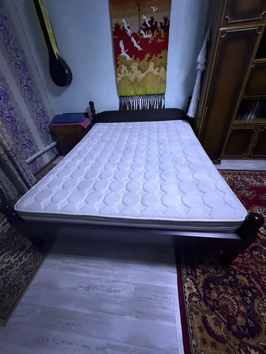 Кровать деревянная
