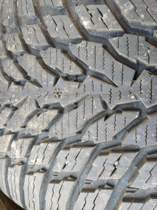 Гуми 245/40/20 Нокиан