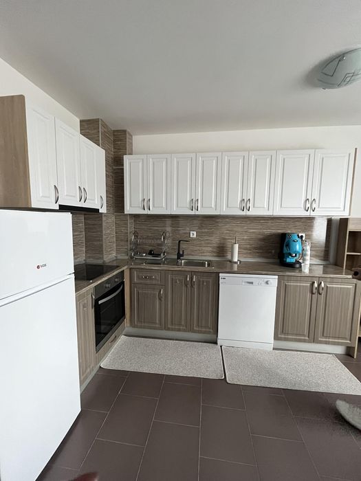 Двустаен апартамент под наем в Център