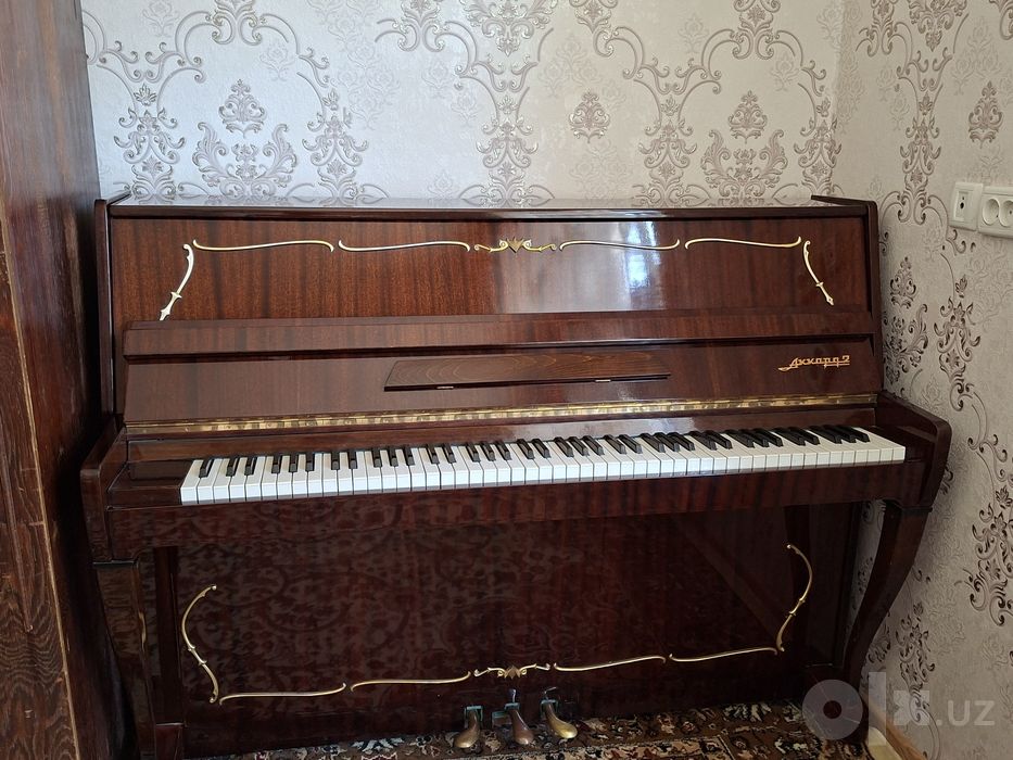 Akkort2 pianina sotiladi