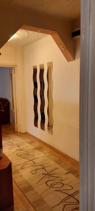 Inchiriez apartament 3 camere in  Fagaras  b-dul Unirii parter