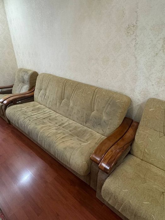 Продаю диван и два кресла