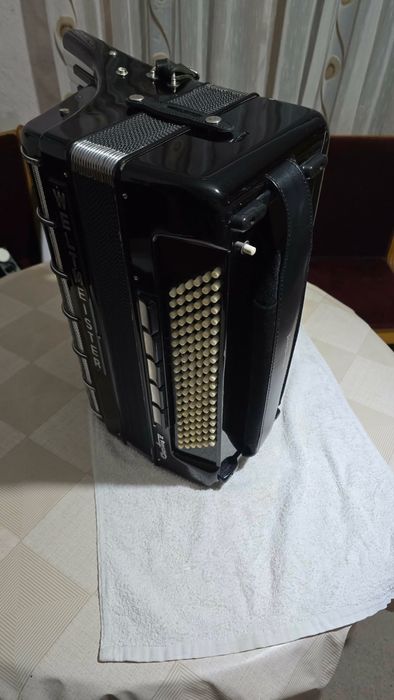 Акордеон Велтмайстер Кантус V Weltmeister Cantus V