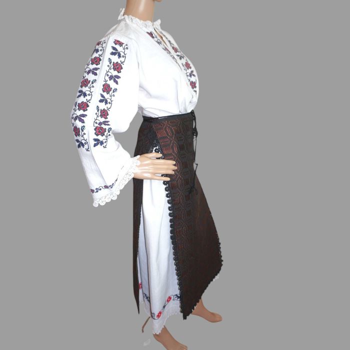 Costum popular vechi din Banat , costum traditional autentic S-M