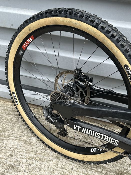 Bicicleta downhill Yt tues cf pro 2018 27.5 xl custom