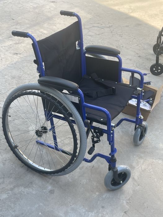 Продам новую инвалидную коляску