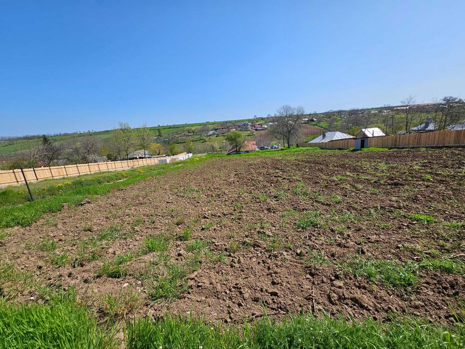 Casa cu teren de vanzare