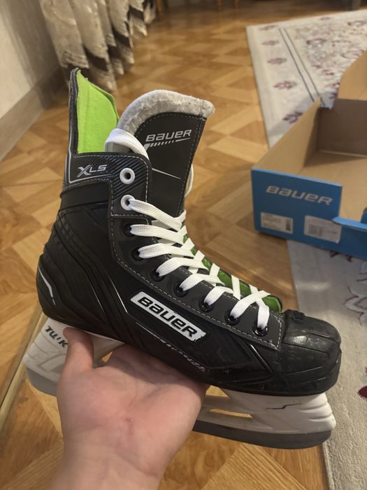 Продам коньки бауер