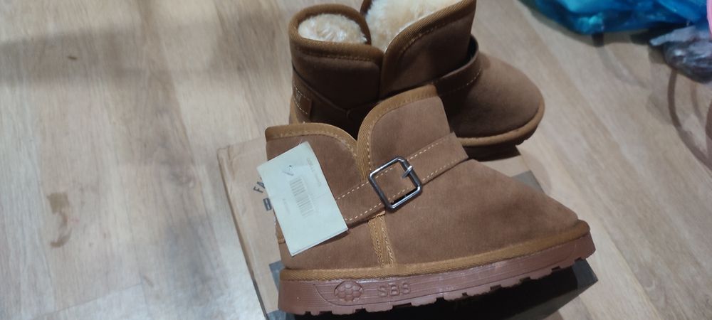 Продам новые угги.