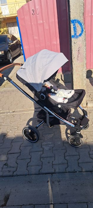 Vând cărucior în stare ff bună