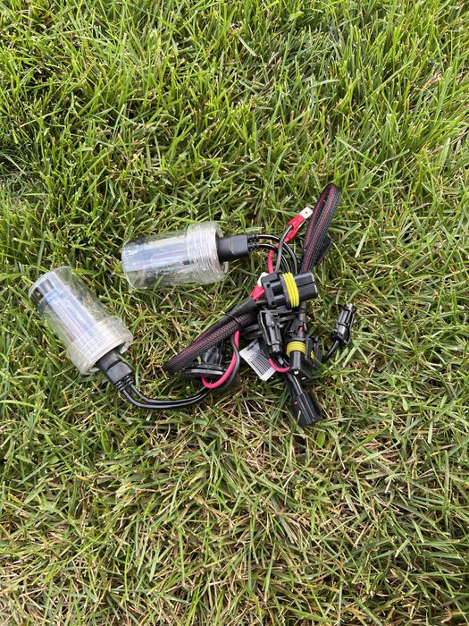 Becuri xenon h7r pentru ballast ac cu prinderi ket (nu amp)!