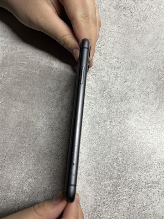 Продаю айфон 11 в идеале срочно