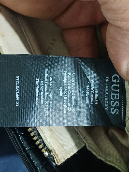 Geanta dama Guess originala. Este in stare buna