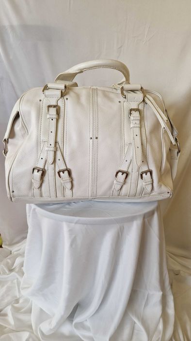 Бяла чанта от естествена кожа