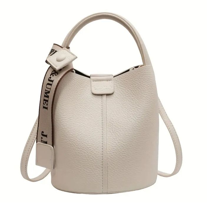 Нова бежова чанта