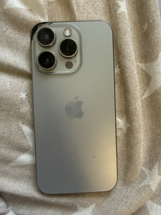 Vand iphone 15 pro de piese
