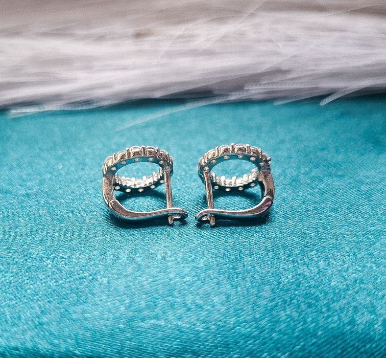 Cercei cu moissanite