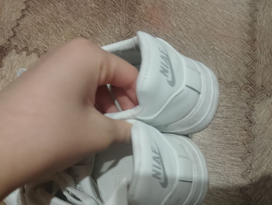 Продаю крассовки