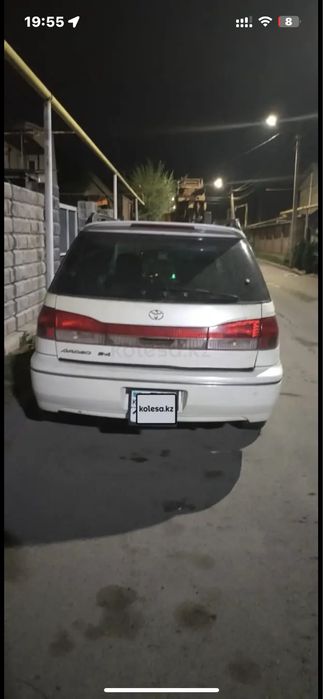 Продам машину тойота виста