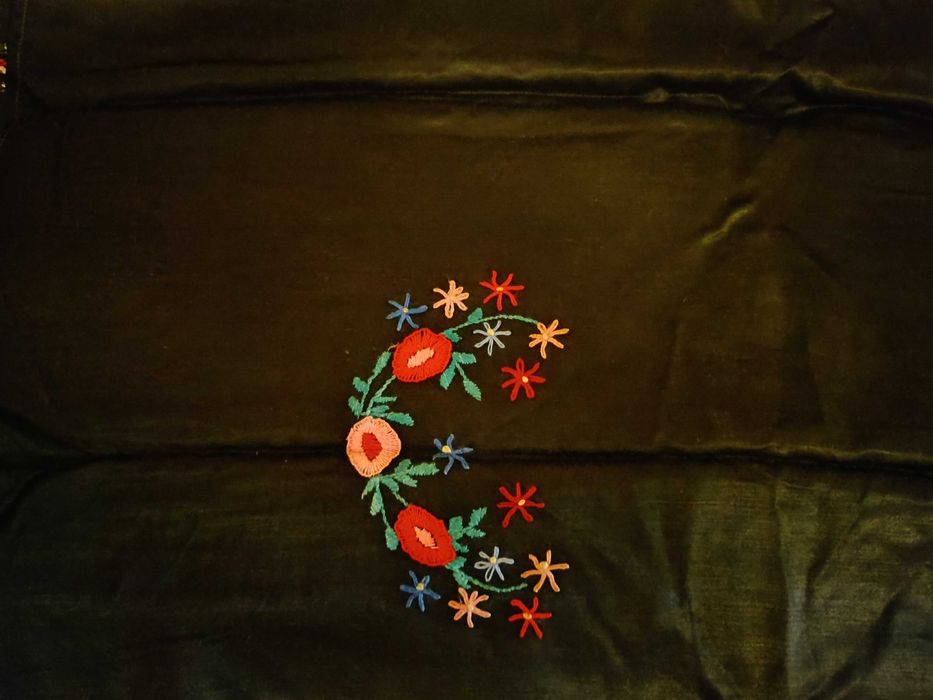 ръчнотъкани стари престилки, калъфки и торби