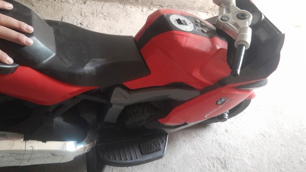 BMW Kisonli 300 bolalar motosikli 4yoshgacha