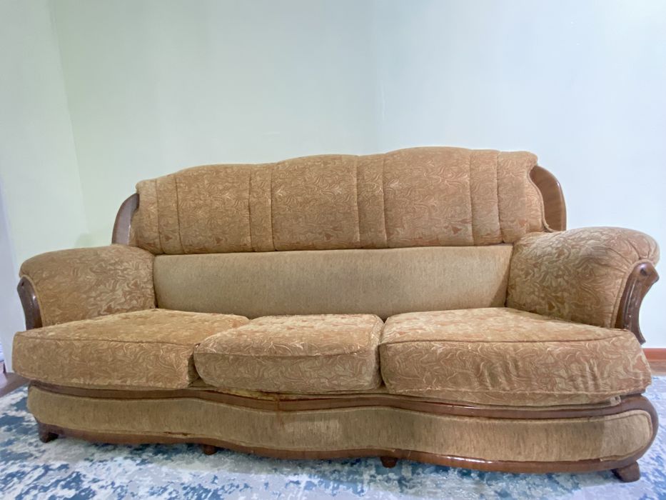 Трёхместный диван+2 кресла