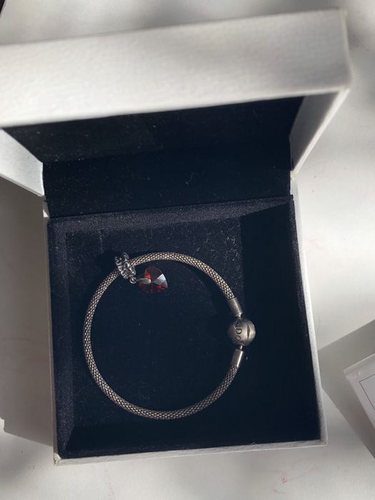 Браслет Пандора с шармом «Красное сердце»