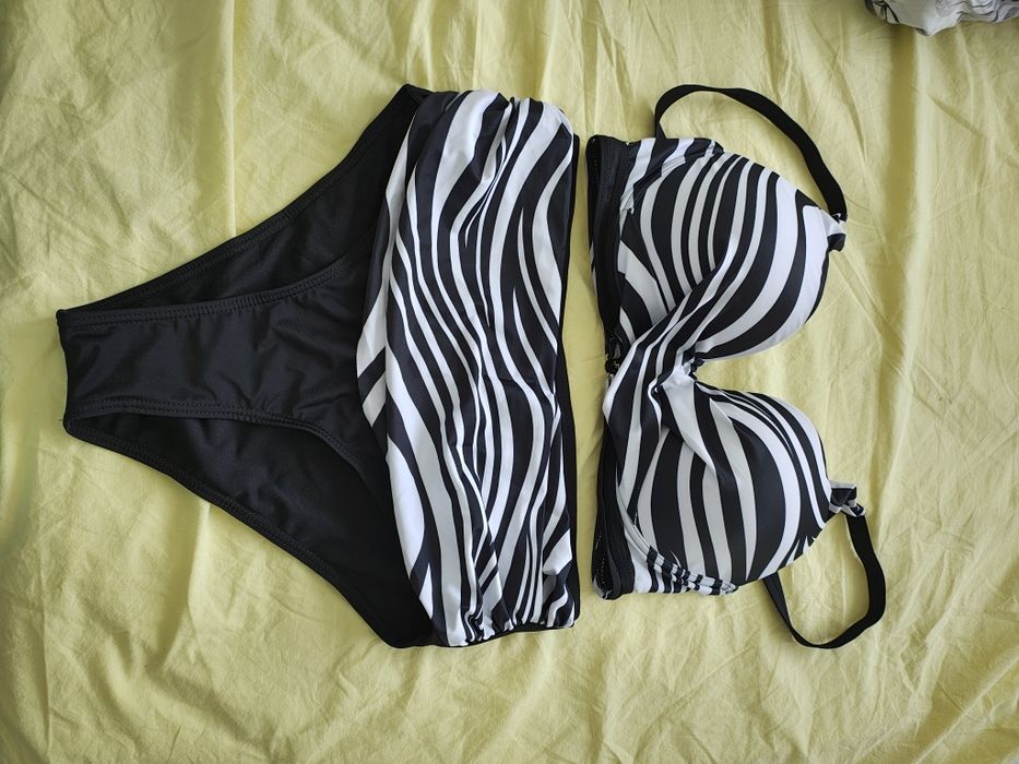 Costum de baie nou