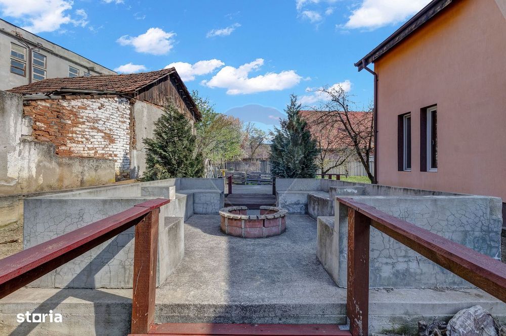 Oportunitate rară în Chișineu-Criș: locuință și spații comerciale