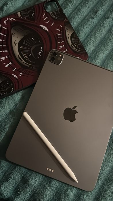 iPad Pro 11” (3 gen, M1) — 256 GB + Apple Pencil 2