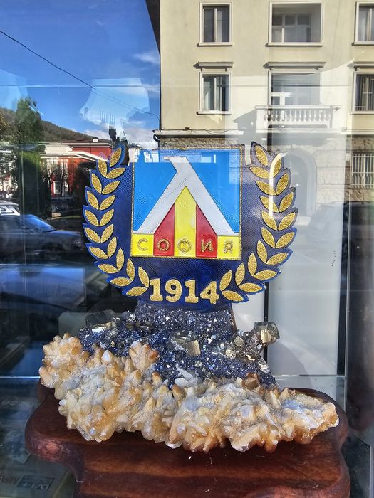 Изработка на футболни емблеми с кристали