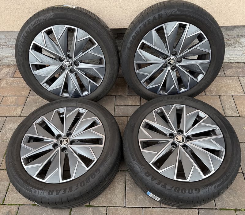 Jante 5x100 originale Skoda Kamiq Anvelope 7mm Goodyear 205 55 17
