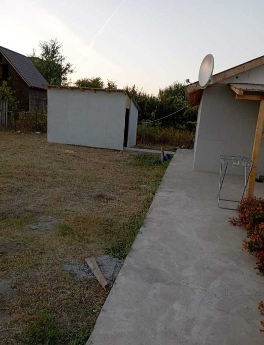 Vând casă în zonă liniștită!