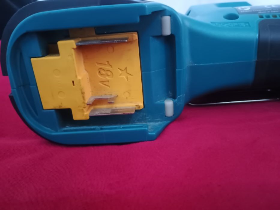 Mașină de înșurubat Makita DFR550