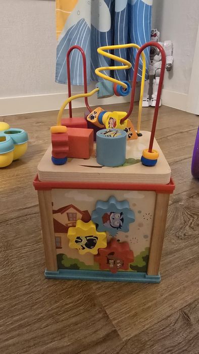 Крокодил за бутане с крачета с много други играчки