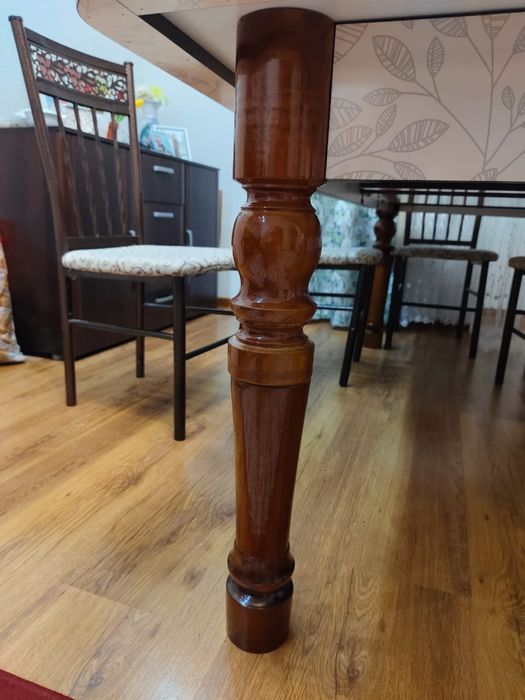 Кухонный стол со стульями