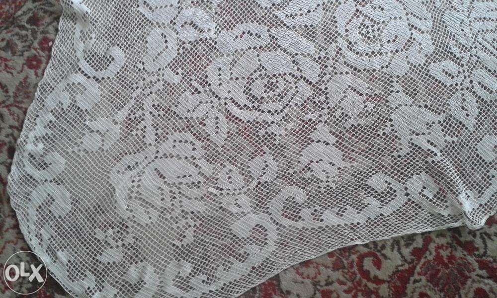 Fata de masa din dantela- crosetata manual