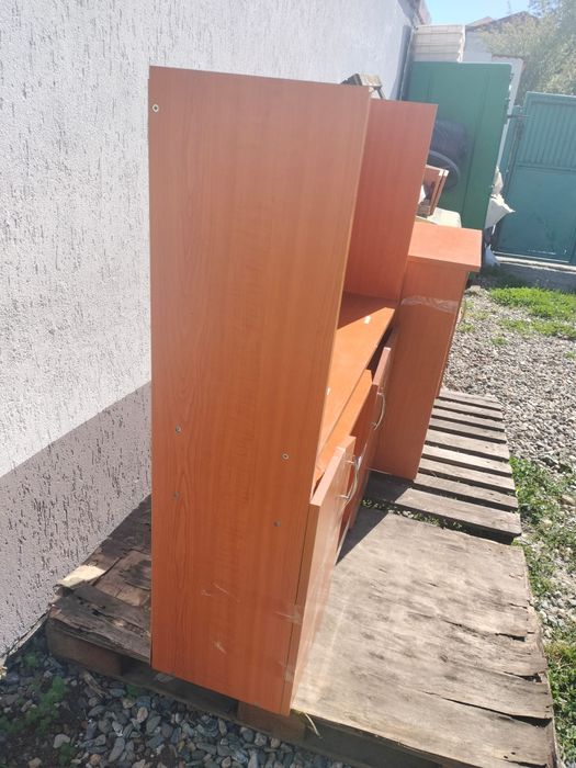 Vand pat cu corb de mobila si birou