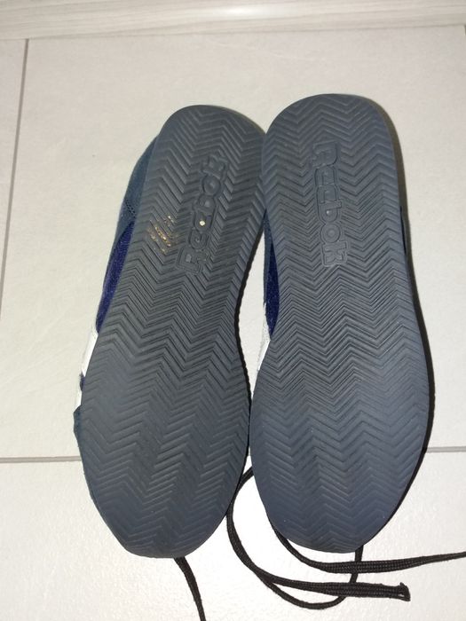 Продавам детски маратонки Reebok